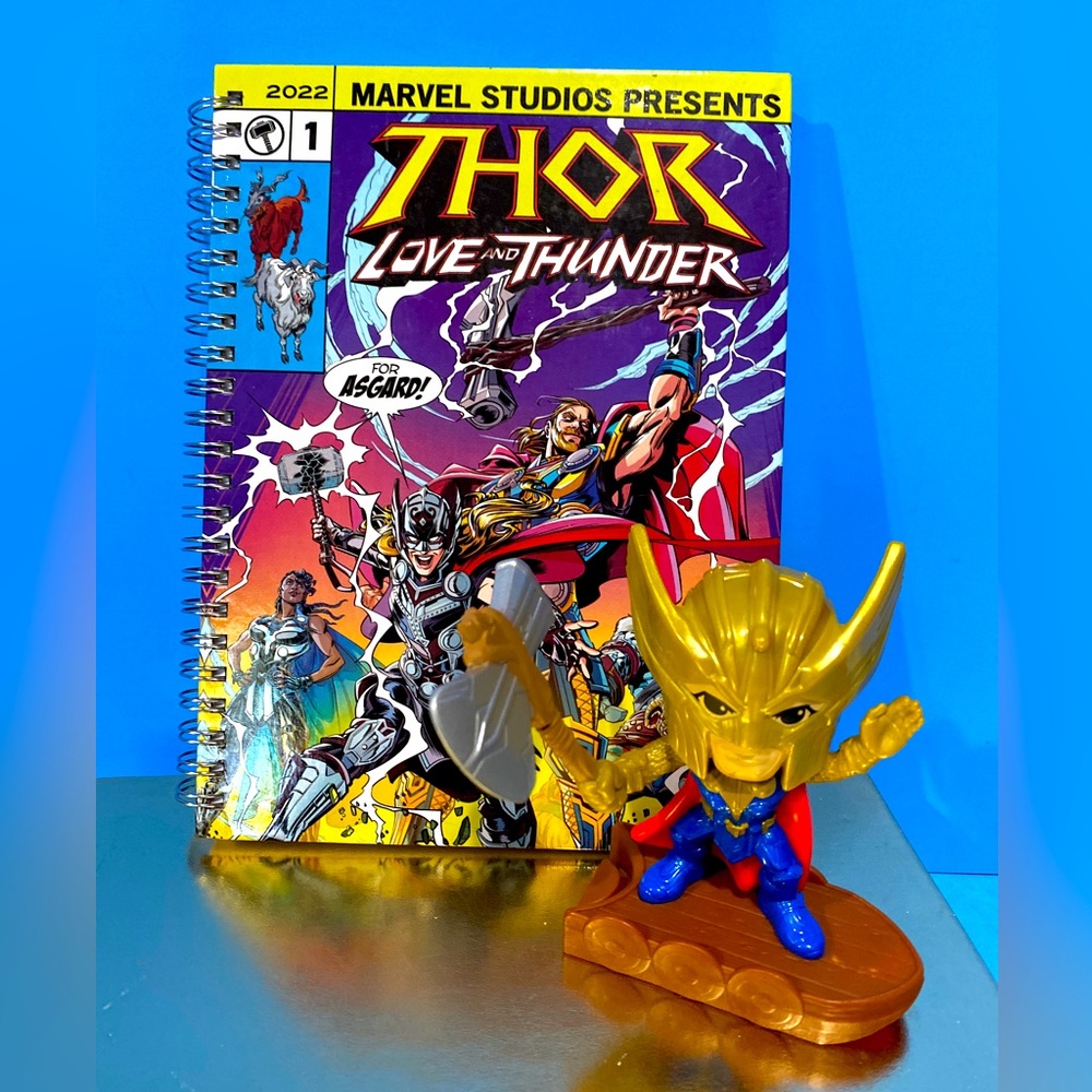 MARVEL STUDIOS THOR LOVE AND THUNDER BUNDLE 2022 MCDONALD’S #5 TOY & NOTEBOOK